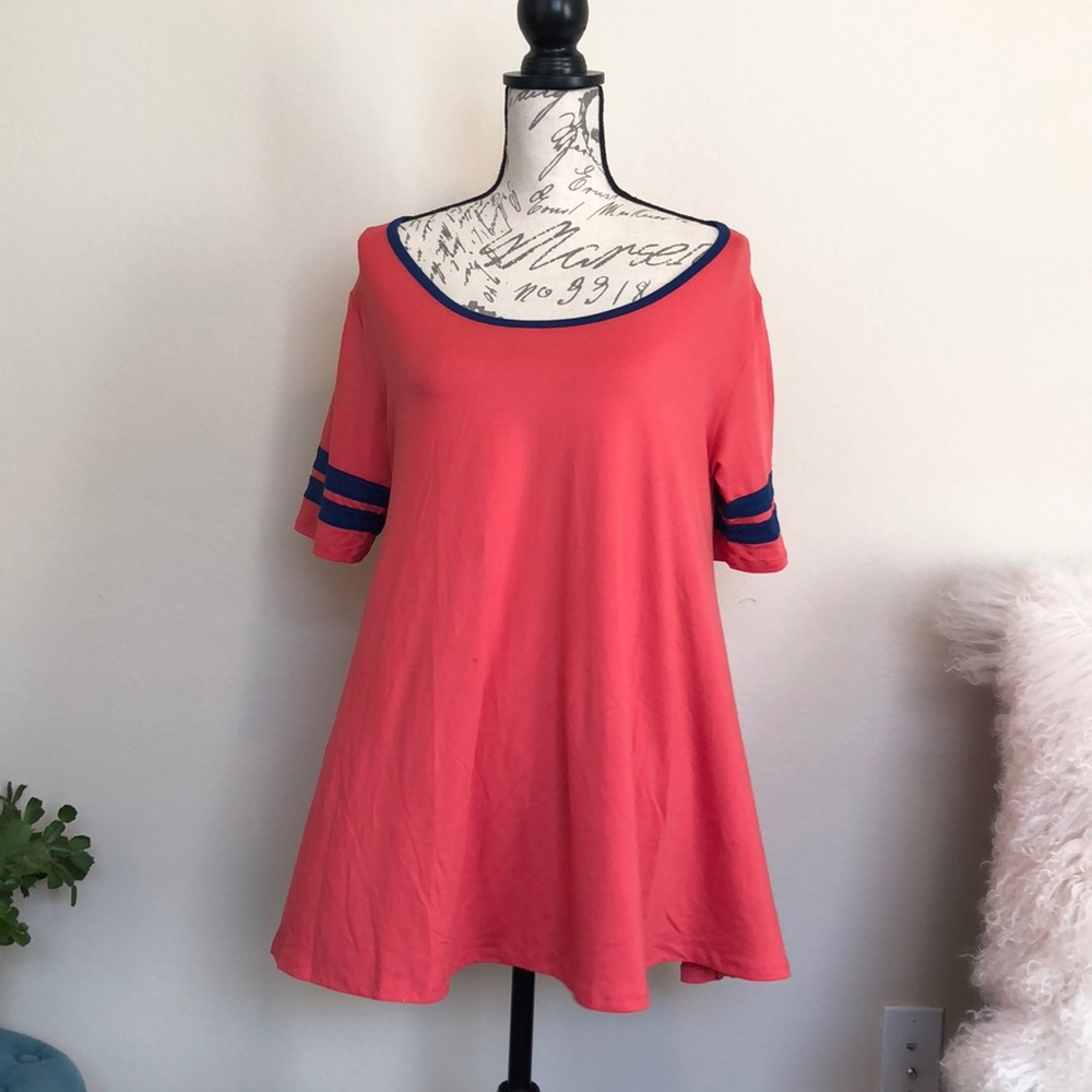 NWOT Lularoe perfect tee size medium